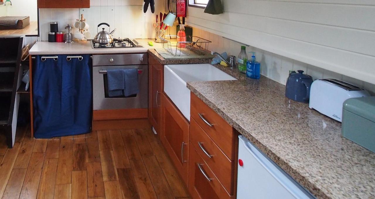 Roisin Dubh Houseboat Hotell Sallins Exteriör bild