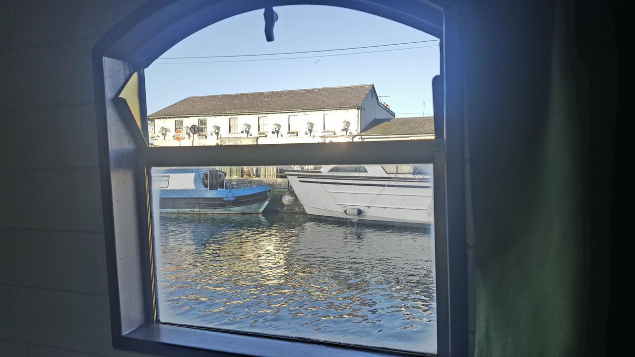 Roisin Dubh Houseboat Hotell Sallins Exteriör bild
