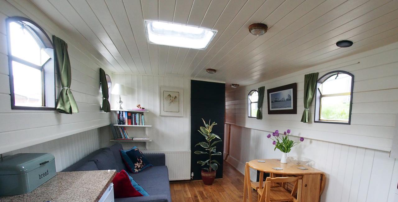Roisin Dubh Houseboat Hotell Sallins Exteriör bild