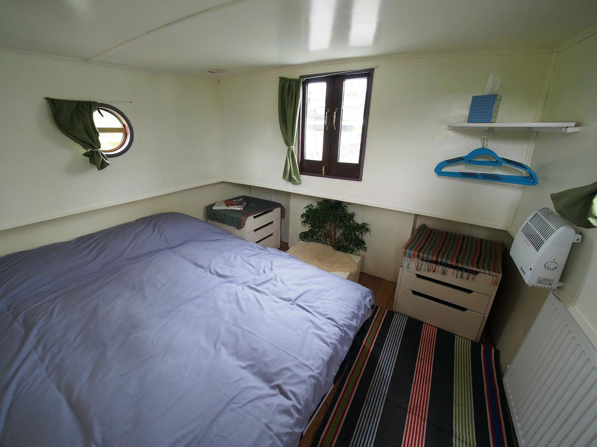 Roisin Dubh Houseboat Hotell Sallins Exteriör bild